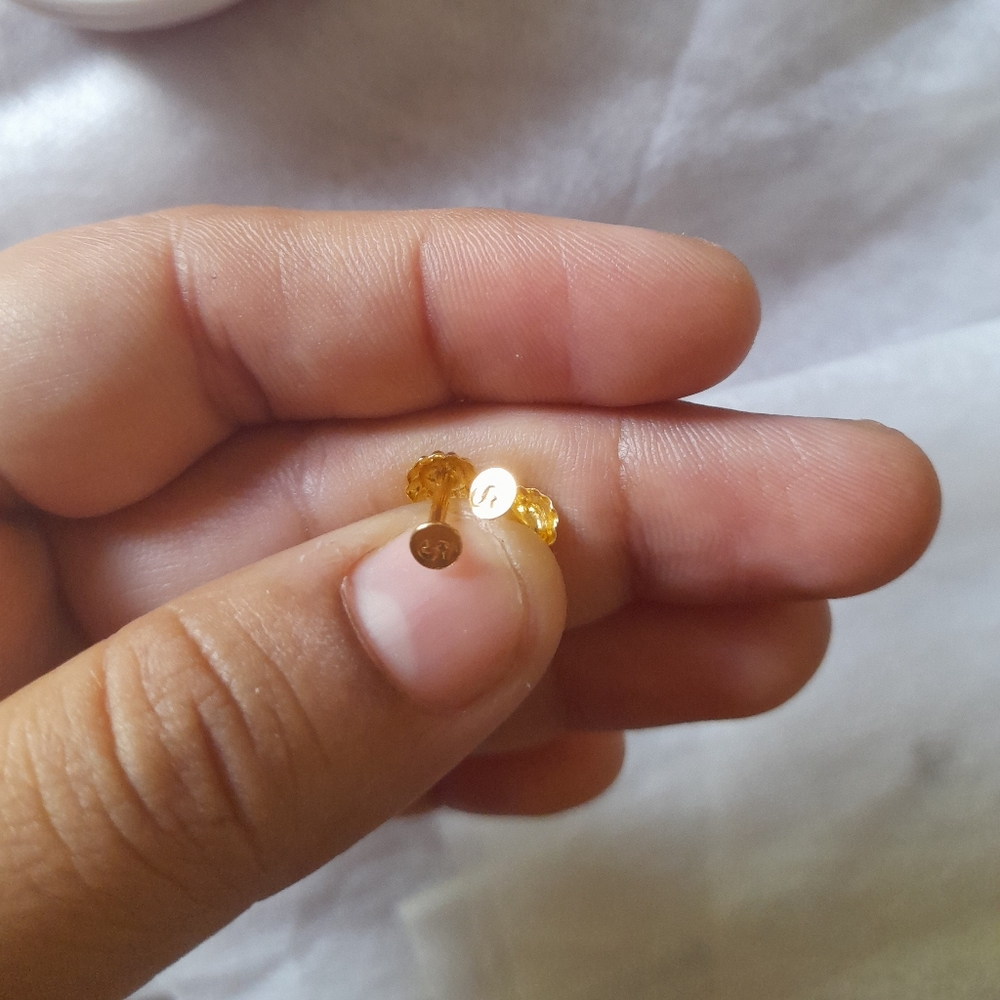 Beautiful 18crt gold studs combo 2 - Picture 12 of 16